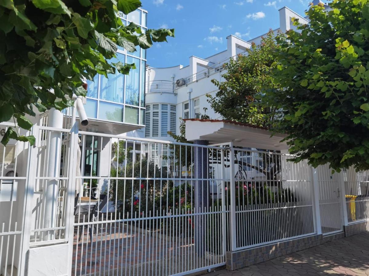 Fitness House With Garden Hotel Constanţa Exterior foto